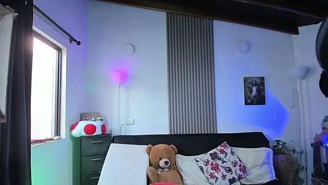 Cuttiealice online show from March 2025 10:26:01 PM