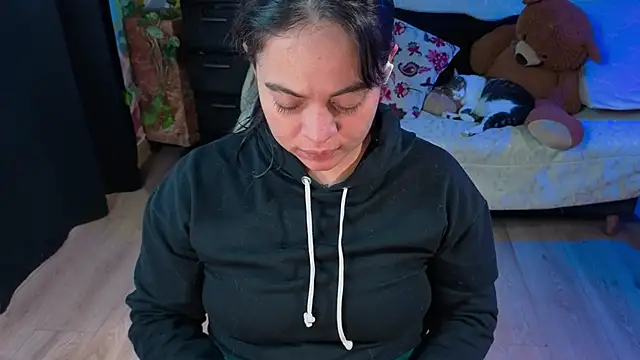 Cuttiealice online show from September 2025 05:08:02 PM