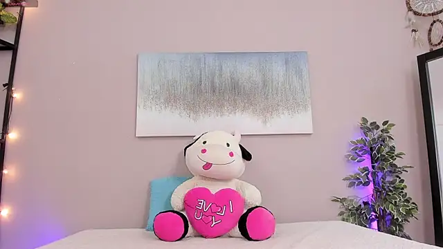 Briana Wells  online show from October 2025 01:30:01 PM