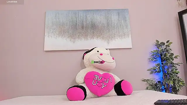 Briana Wells  online show from November 2025 01:58:02 PM