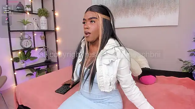 Briana Wells  online show from November 2025 01:33:01 PM