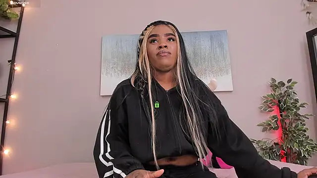 Briana Wells  online show from November 2025 01:59:02 PM