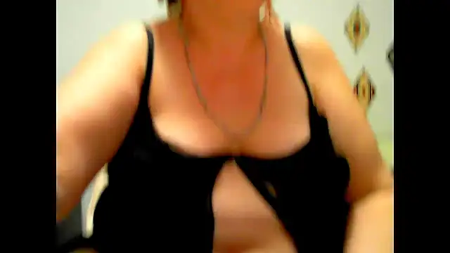 Snapshot of Hyllda chatting on June 2026 09:03:01 PM Hyllda online show from June 2026 09:03:01 PM