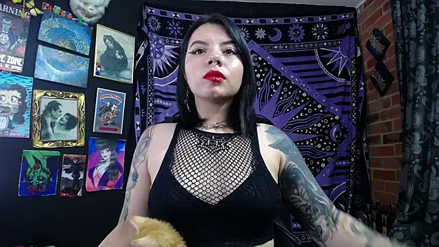 Yourmadame P online show from November 2025 11:48:02 PM