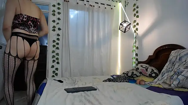 ivonne  hott1 online show from February 2026 06:21:01 PM