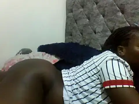 Snapshot of nelly-queen chatting on February 2025 07:02:01 PM nelly-queen online show from February 2025 07:02:01 PM