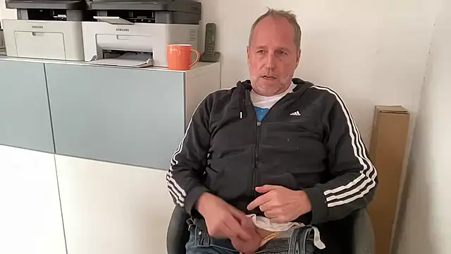 Snapshot of drefman chatting on February 2026 11:33:02 AM drefman online show from February 2026 11:33:02 AM