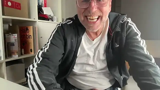 Snapshot of drefman chatting on February 2026 03:01:02 PM drefman online show from February 2026 03:01:02 PM