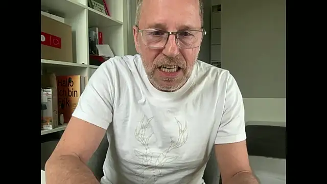 Snapshot of drefman chatting on February 2026 03:03:02 PM drefman online show from February 2026 03:03:02 PM