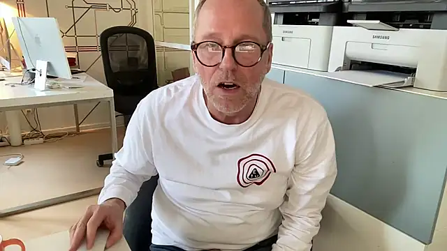 Snapshot of drefman chatting on February 2026 11:21:02 AM drefman online show from February 2026 11:21:02 AM