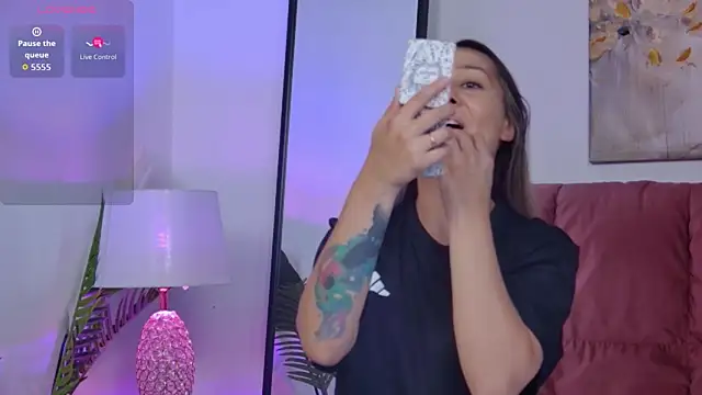 Snapshot of NicolLopeze chatting on September 2025 05:52:02 AM NicolLopeze online show from September 2025 05:52:02 AM