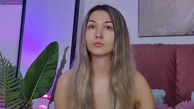 Snapshot of NicolLopeze chatting on November 2025 06:50:02 AM NicolLopeze online show from November 2025 06:50:02 AM