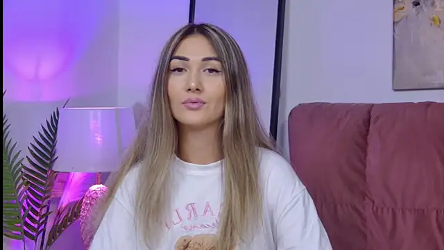 Snapshot of NicolLopeze chatting on October 2025 12:39:02 PM NicolLopeze online show from October 2025 12:39:02 PM