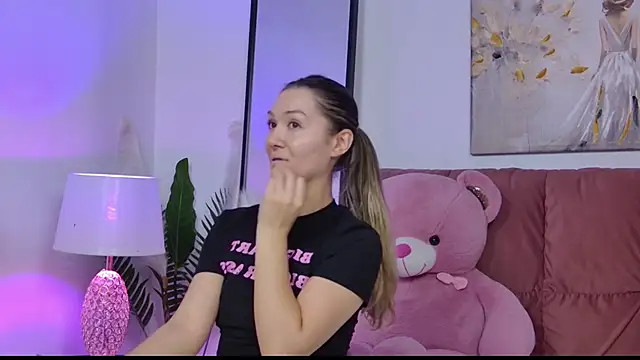 NicolLopeze online show from November 2025 04:28:01 PM