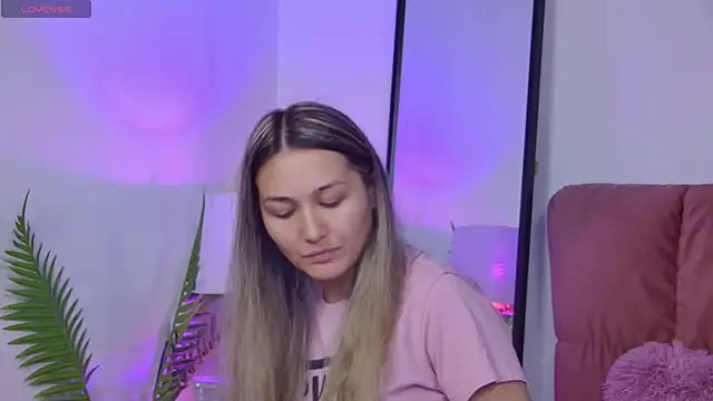 Snapshot of NicolLopeze chatting on September 2025 06:19:01 AM NicolLopeze online show from September 2025 06:19:01 AM