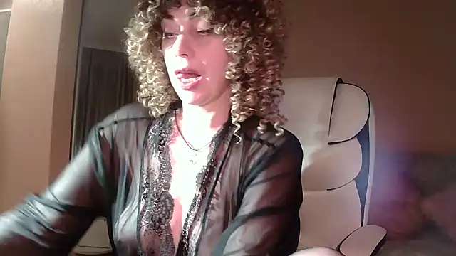 Snapshot of Roxolana_Drim chatting on December 2025 09:37:02 AM Roxolana Drim online show from December 2025 09:37:02 AM