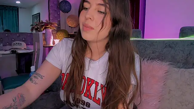 zoe kittylove online show from November 2025 03:43:01 AM