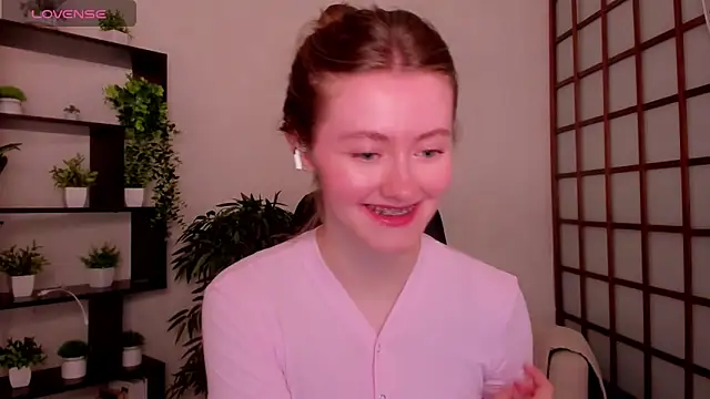 Snapshot of KateCuddle chatting on June 2026 02:45:02 AM KateCuddle online show from June 2026 02:45:02 AM
