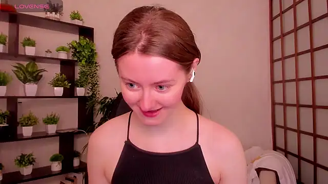 Snapshot of KateCuddle chatting on May 2026 02:04:01 AM KateCuddle online show from May 2026 02:04:01 AM