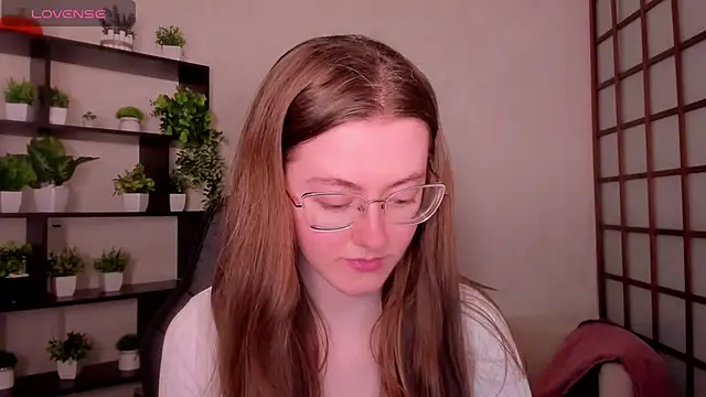 Snapshot of KateCuddle chatting on May 2026 02:08:01 AM KateCuddle online show from May 2026 02:08:01 AM