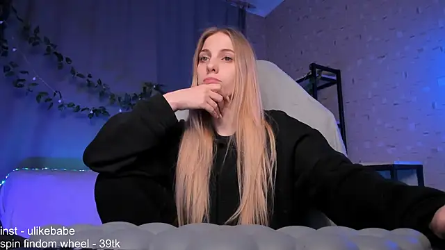 Snapshot of Anna_Fink chatting on January 2025 05:32:01 PM Anna Fink online show from January 2025 05:32:01 PM