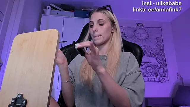 Snapshot of Anna_Fink chatting on September 2025 07:29:02 PM Anna Fink online show from September 2025 07:29:02 PM