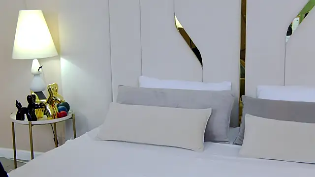 Betty Bridge online show from November 2025 06:17:02 AM