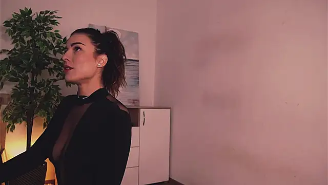 Snapshot of Misslullu chatting on September 2025 04:17:02 AM Misslullu online show from September 2025 04:17:02 AM