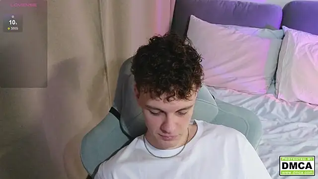 cute thomas online show from December 2025 04:00:01 PM