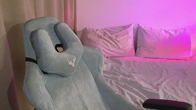 cute thomas online show from March 2026 07:49:01 PM