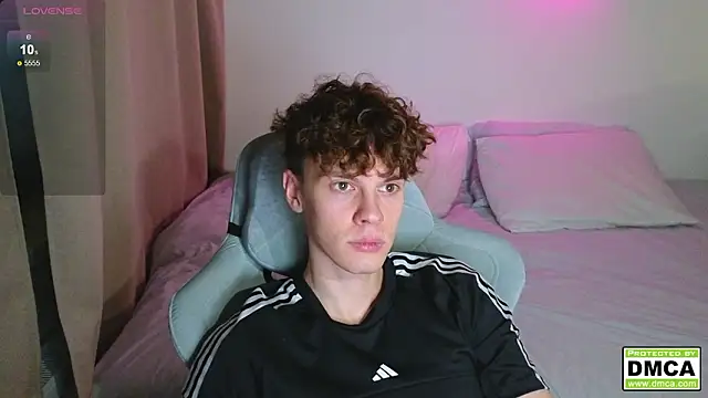 cute thomas online show from February 2026 07:45:01 PM