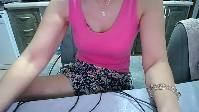 Snapshot of AmazingBitch chatting on June 2026 05:52:01 PM AmazingBitch online show from June 2026 05:52:01 PM