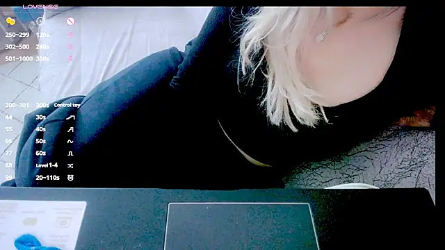 Snapshot of AmazingBitch chatting on November 2025 10:14:02 AM AmazingBitch online show from November 2025 10:14:02 AM