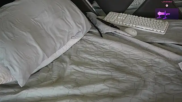 Snapshot of charlotte_01 chatting on March 2025 05:22:02 AM charlotte 01 online show from March 2025 05:22:02 AM