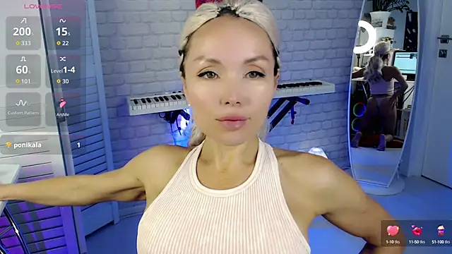 WhiteBunny online show from September 2025 09:49:01 AM