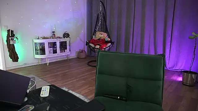 LaraPunkt online show from February 2026 09:00:02 AM