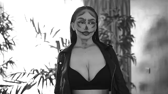 Snapshot of HotSkinnyX chatting on October 2025 09:50:01 AM HotSkinnyX online show from October 2025 09:50:01 AM