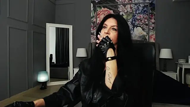 Snapshot of DomMelissaW chatting on December 2024 10:39:02 PM DomMelissaW online show from December 2024 10:39:02 PM