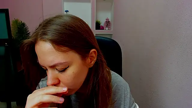 Snapshot of Persephoni chatting on November 2025 01:26:01 PM Persephoni online show from November 2025 01:26:01 PM