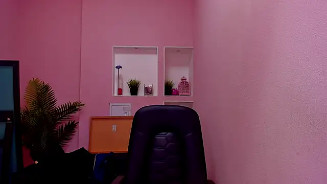 Snapshot of Persephoni chatting on October 2025 08:41:01 PM Persephoni online show from October 2025 08:41:01 PM