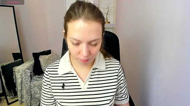 Snapshot of Persephoni chatting on July 2026 05:38:01 AM Persephoni online show from July 2026 05:38:01 AM