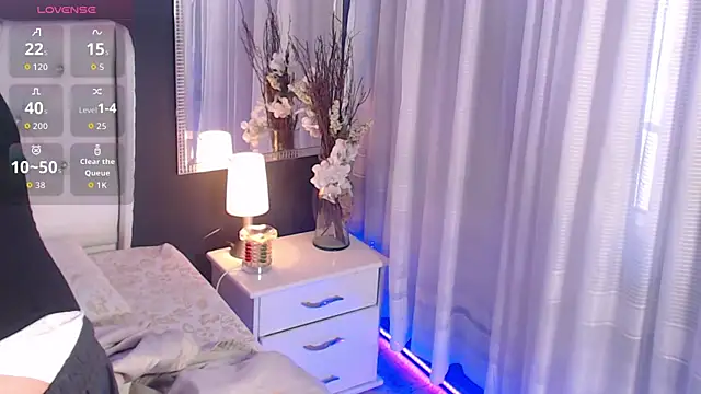 LiaVillalobos online show from November 2025 12:20:01 PM