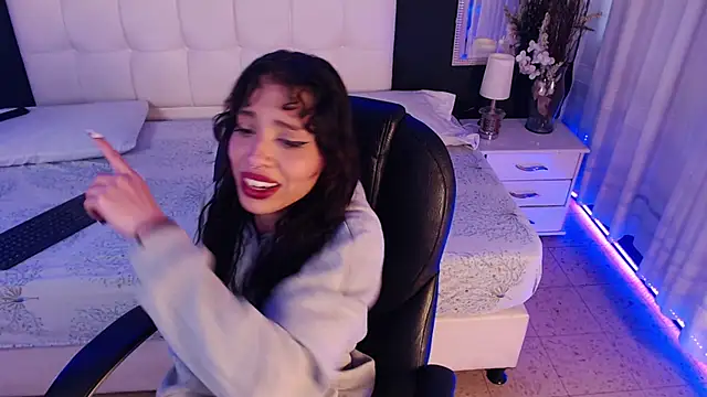 LiaVillalobos online show from December 2025 03:25:01 PM