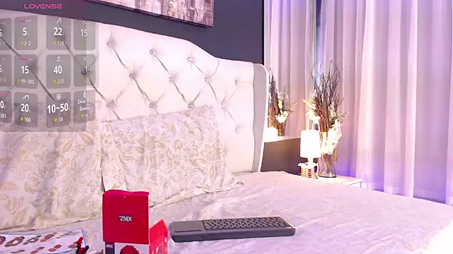 LiaVillalobos online show from November 2025 03:59:01 PM