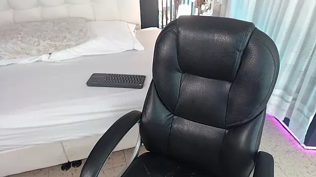 LiaVillalobos online show from March 2026 01:31:02 PM