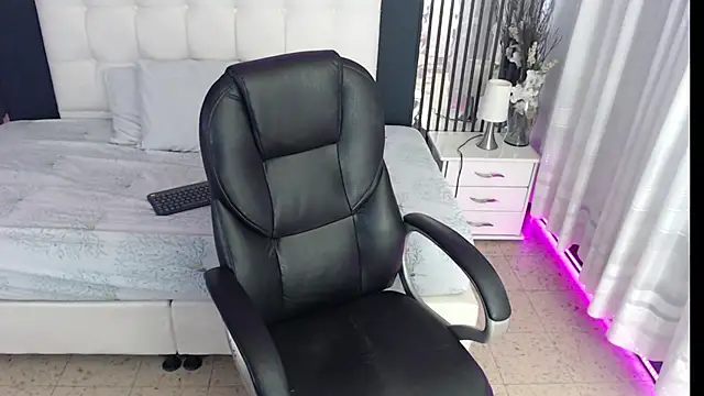 LiaVillalobos online show from January 2026 01:03:01 PM