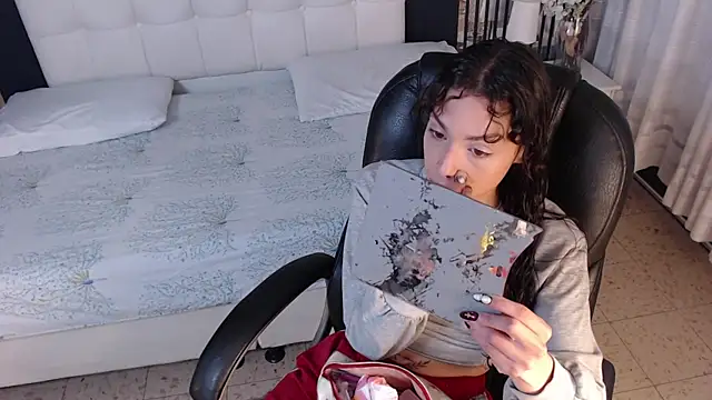 LiaVillalobos online show from December 2025 01:55:01 PM