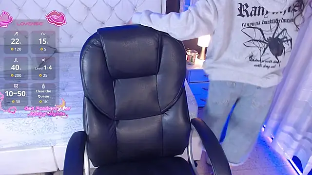 LiaVillalobos online show from November 2025 01:00:02 PM