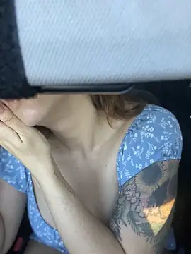 LeaGambit   online show from November 2025 04:43:02 PM