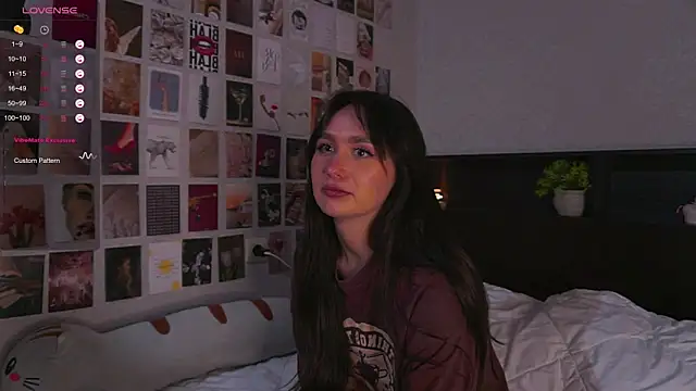 itssophiie online show from September 2025 05:56:01 PM